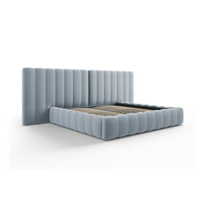 Světle modrá čalouněná dvoulůžková postel s úložným prostorem a roštem 180x200 cm Gina – Milo Casa