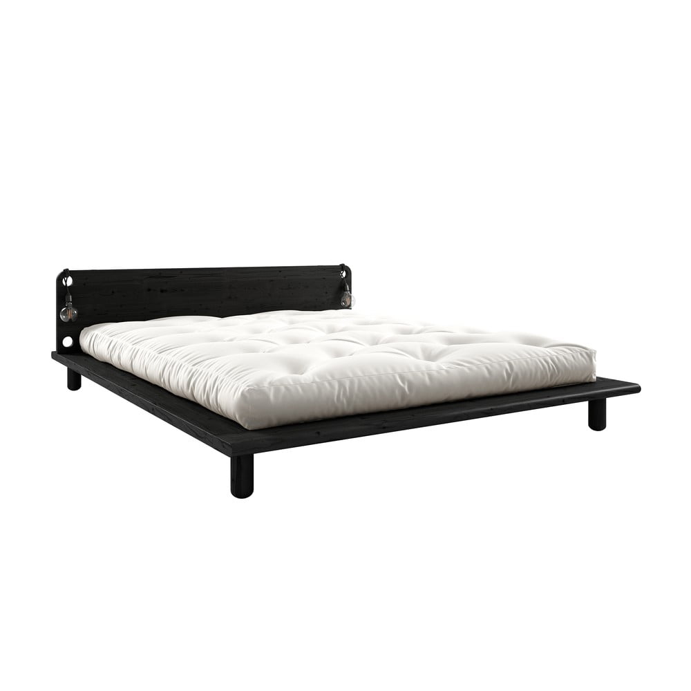 Černá dvoulůžková postel z masivního dřeva s čelem, lampičkami a matrací Double Latex Karup Design Peek, 180 x 200 cm